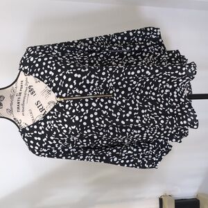 🌴2/$25🌴BOLD ELEMENTS | Women's White/Black Polka Dot Blouse